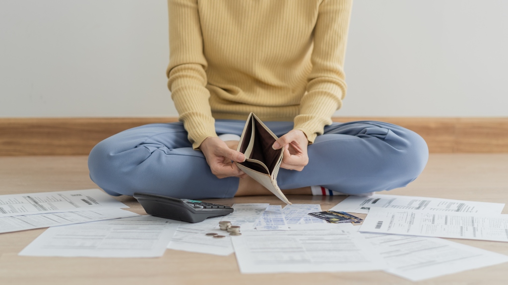 Signs You May Need to File for Bankruptcy