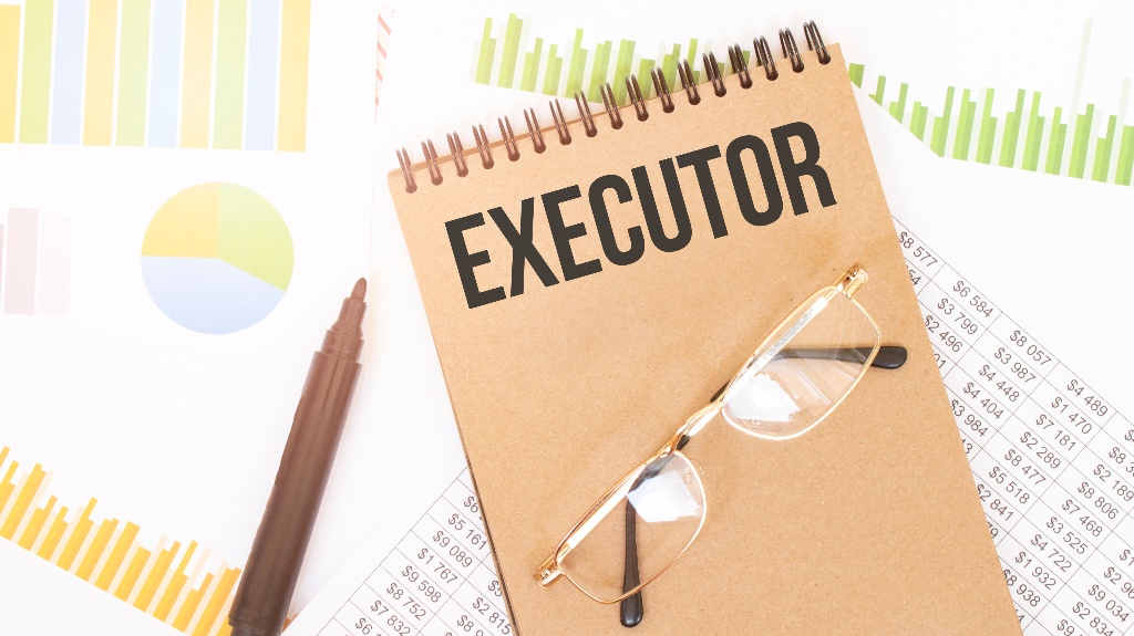 In a craft colour notebook is a executor inscription, next to pencils, glasses, graphs